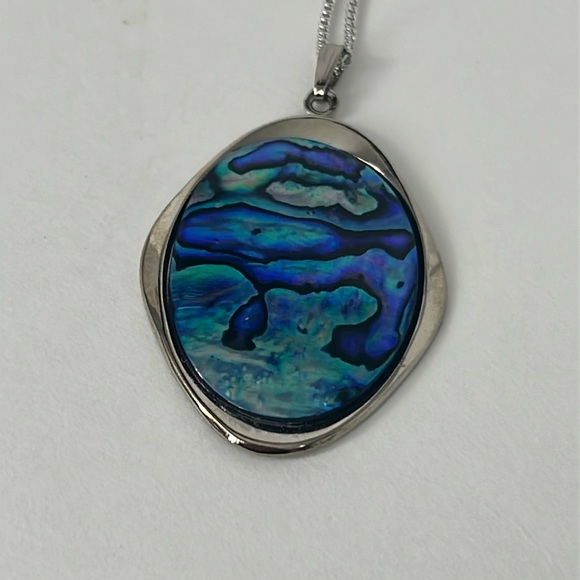 Ariki Paua Shell Palladium Plate Necklace & Pendant from New Zealand - Picture 4 of 9